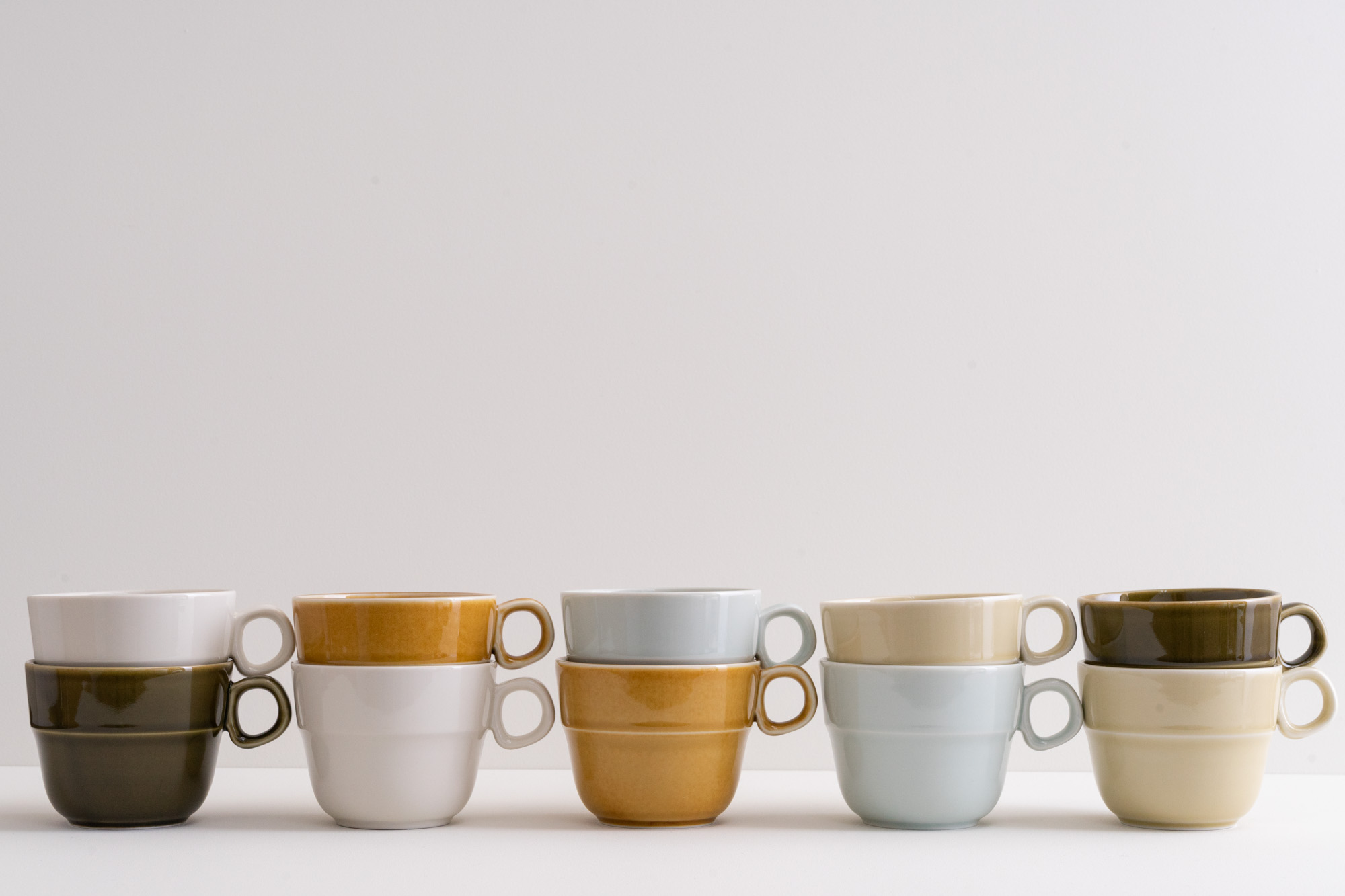 吉田手工業デザイン室のTRIPWAREシリーズからスタッキングも出来る機能的でおしゃれなマグカップ。